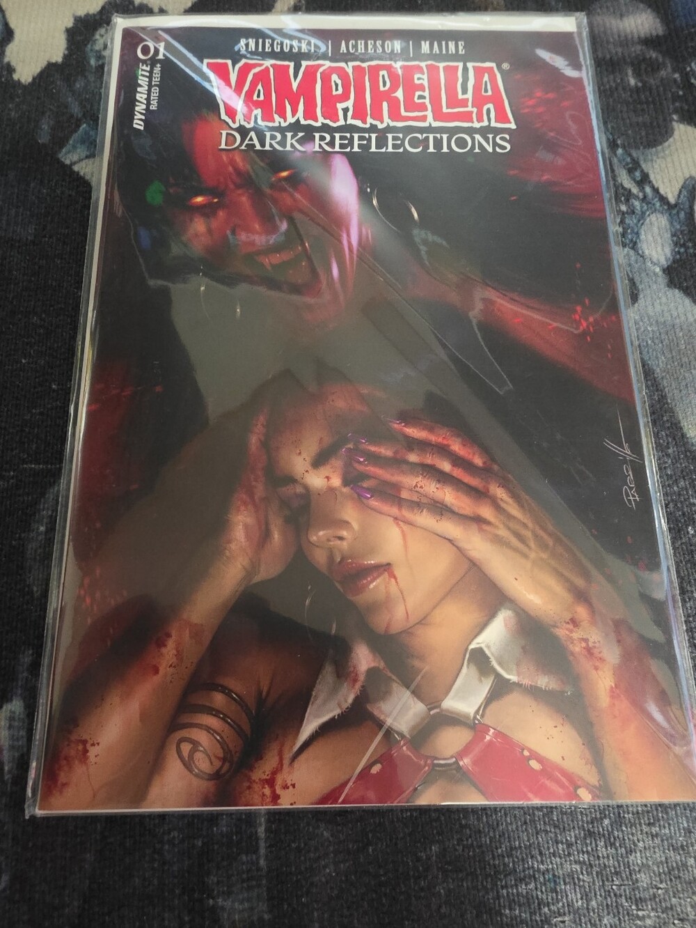 Vampirella Dark Reflections Comic - Striking Red & Black Cover